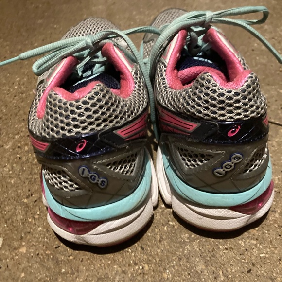 ASICS Running Shoe - Women’s 8 - Picture 2 of 5